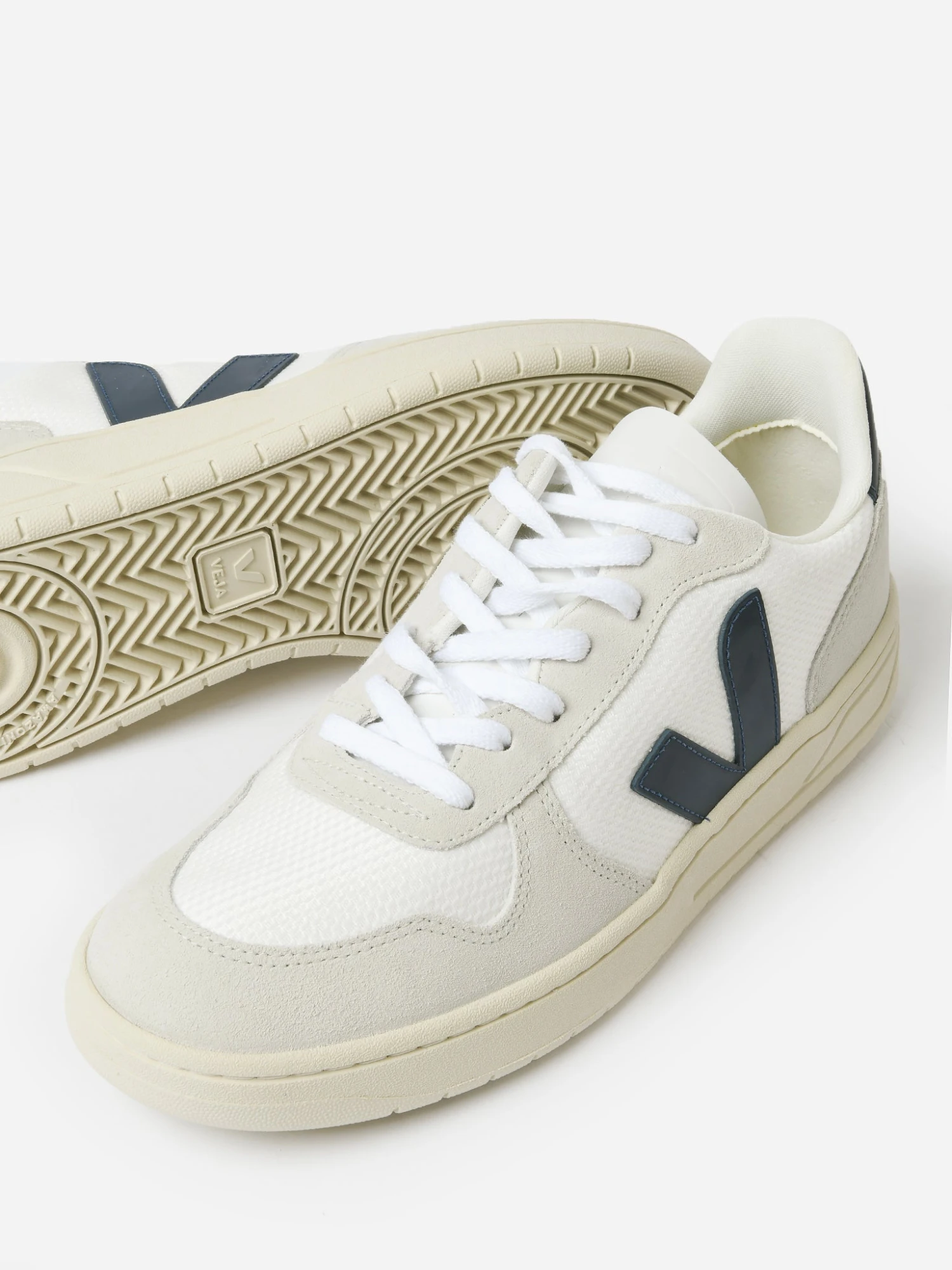 VEJA Men's V-10 B-Mesh Sneaker 1 VEJA Men's V-10 B-Mesh Sneaker