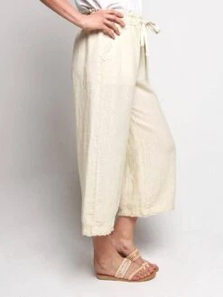 Bella Dahl Frayed Crop Leg Pant -Every Wear Shop b3012 331 301 deserttanalt1