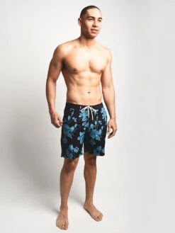 Vuori Equator Boardshort -Every Wear Shop v310 navytahitifloralalt1