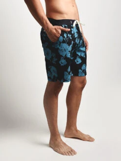 Vuori Equator Boardshort -Every Wear Shop v310 navytahitifloralalt2